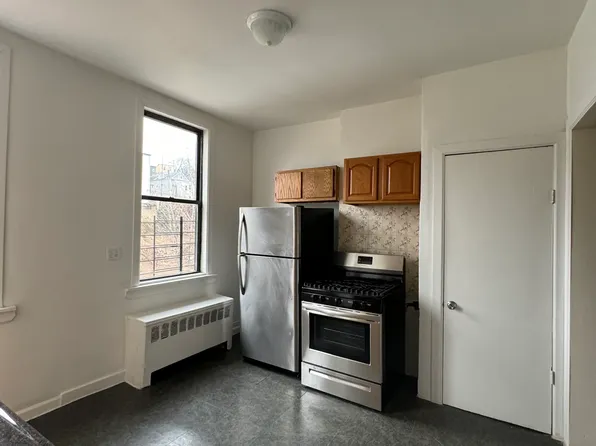 149 Oak St APT 44, Yonkers, NY 10701