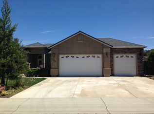 1325 Bonhurst Dr, Redding, CA 96003