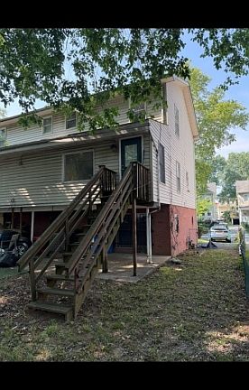 2nd image of 90 Chestnut St