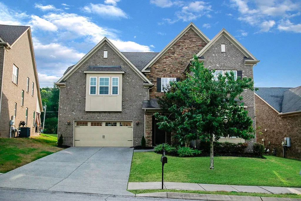 4 bed, 5.0 bath, 4370 sqft, $3,900 — Photo 2