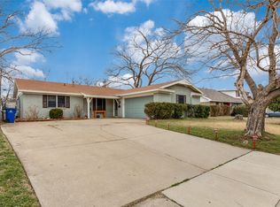 221 NE Murphy Rd, Burleson, TX 76028