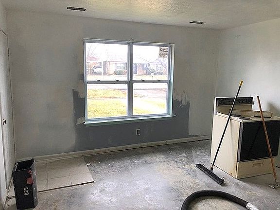 3rd image of 323 Earlywood Way