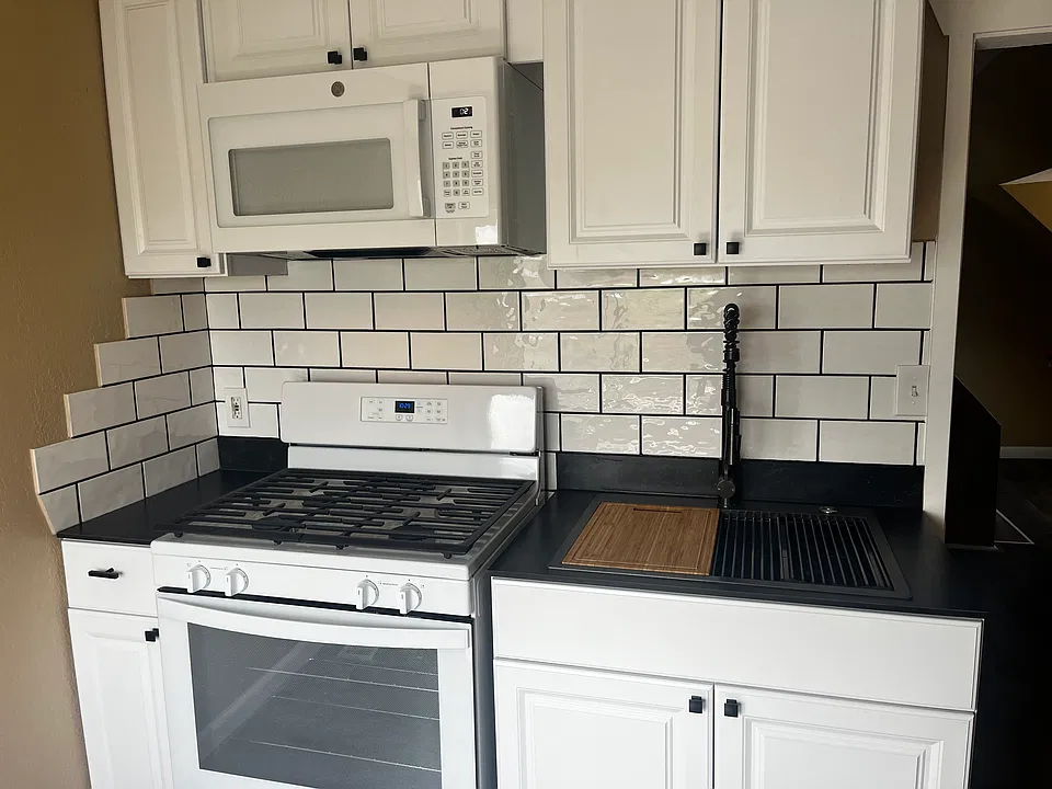 208 N Bradford St #4