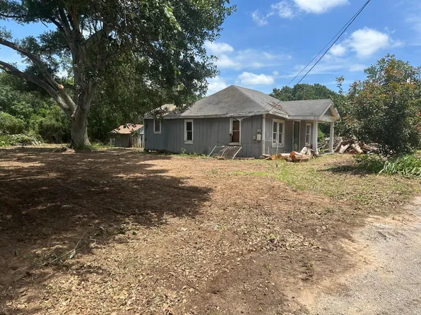 726 Travis St, Sealy, TX 77474