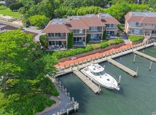 131 6th St, Greenport, NY 11944