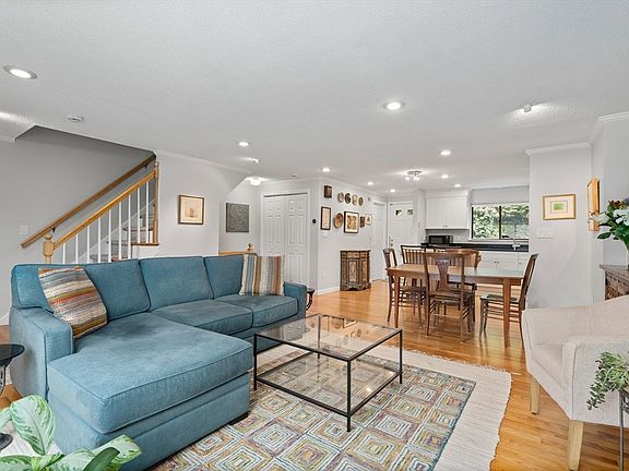 3rd image of 282 Mount Auburn St Unit 282