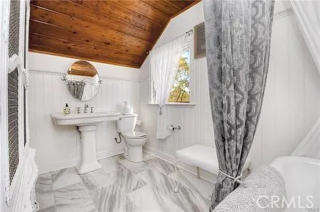 1239 Rainbow Valley Blvd — Photo 23