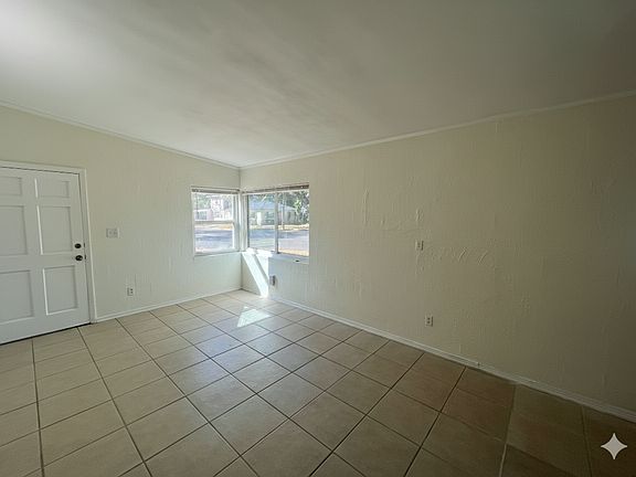 4th image of 1 E King St