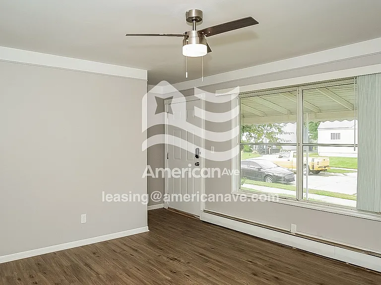 614184_006_wm_-_living_room_13139106.jpg