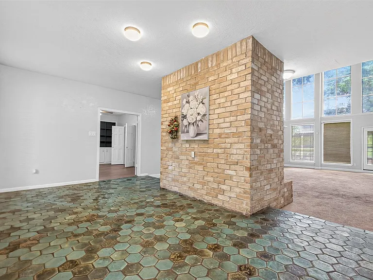 8103 Oak Moss Dr — Photo 9