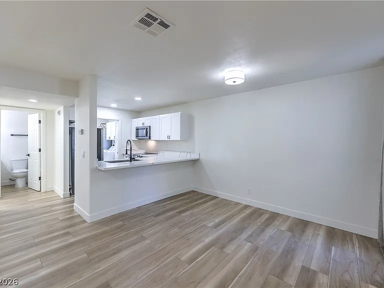 1800 Edmond St #122 — Photo 9