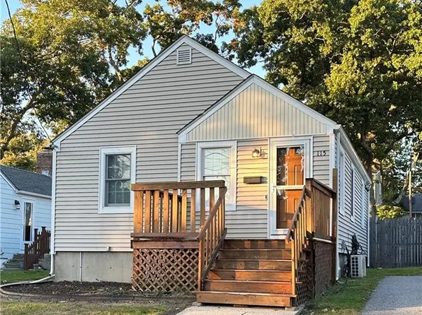 115 Davis Ave, Cranston, RI 02910