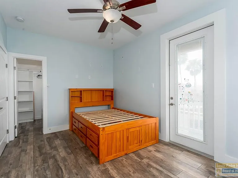 133 Oleander Dr — Photo 25