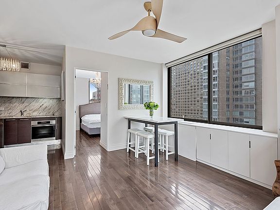 2nd image of 111 W 67th St APT 21N