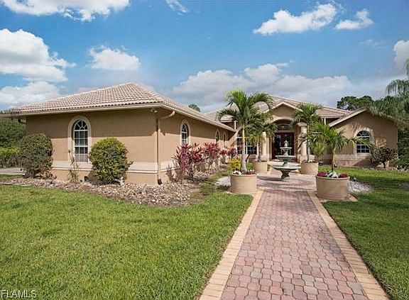2nd image of 6821 Livingston Woods Ln