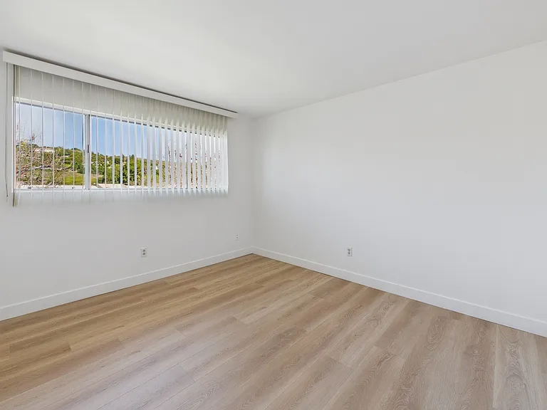 La Cresta Apartments — Photo 43