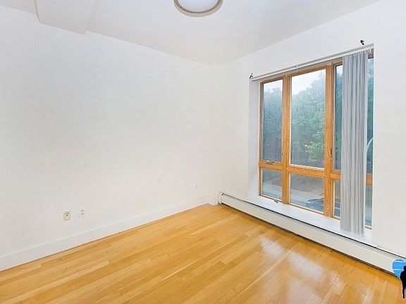 3rd image of 591 Flushing Ave #2RR
