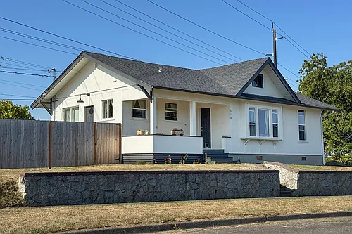 516 E 12th St Photo 1