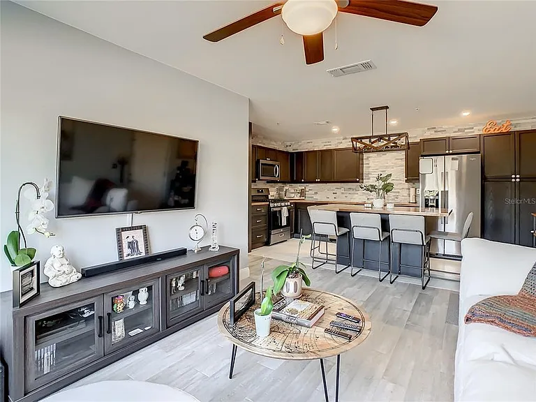2041 Dixie Belle Dr #L — Photo 3