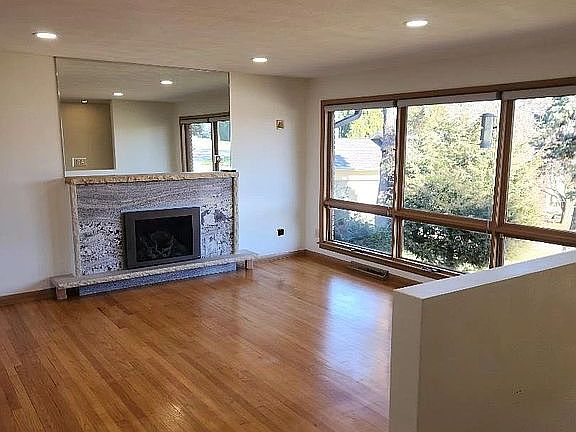 3rd image of 315 River Rdg