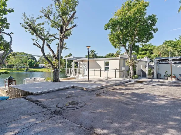 6616 Miami Lakes Dr E, Miami Lakes, FL 33014