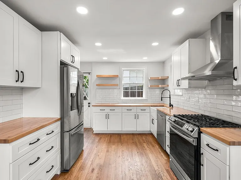 2200 Windham Ln — Photo 10
