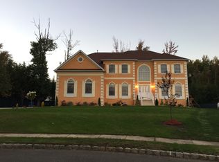 10 Buckingham Ct, Monroe Township, NJ 08831