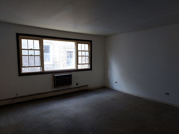 2nd image of 1627 W Touhy Ave APT 305