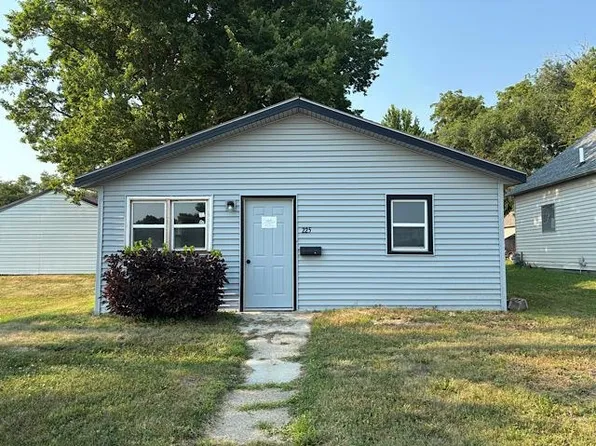 225 W Park St, Spencer, IA 51301