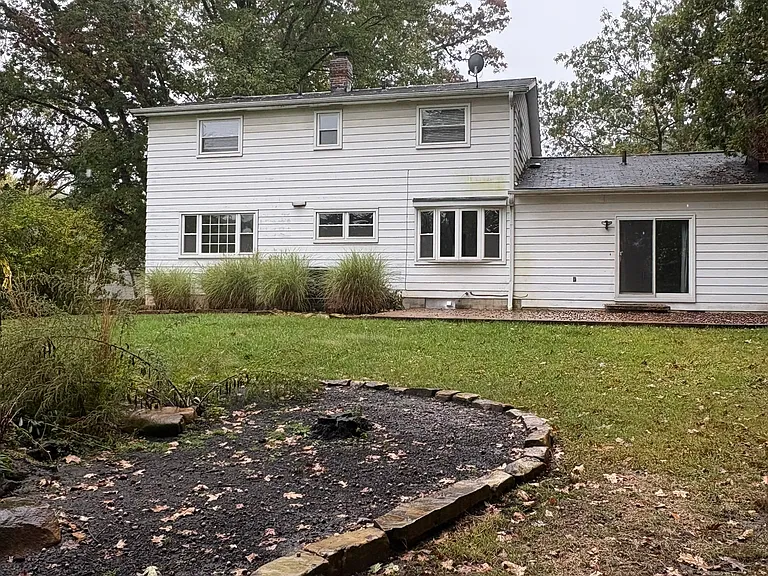 9237 White Oaks Cir — Photo 22