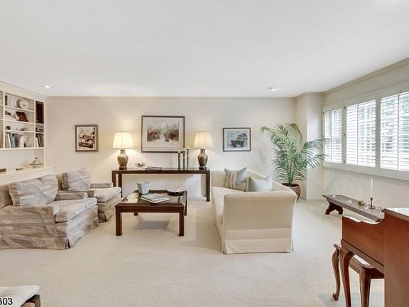 3rd image of 10 Powell Dr