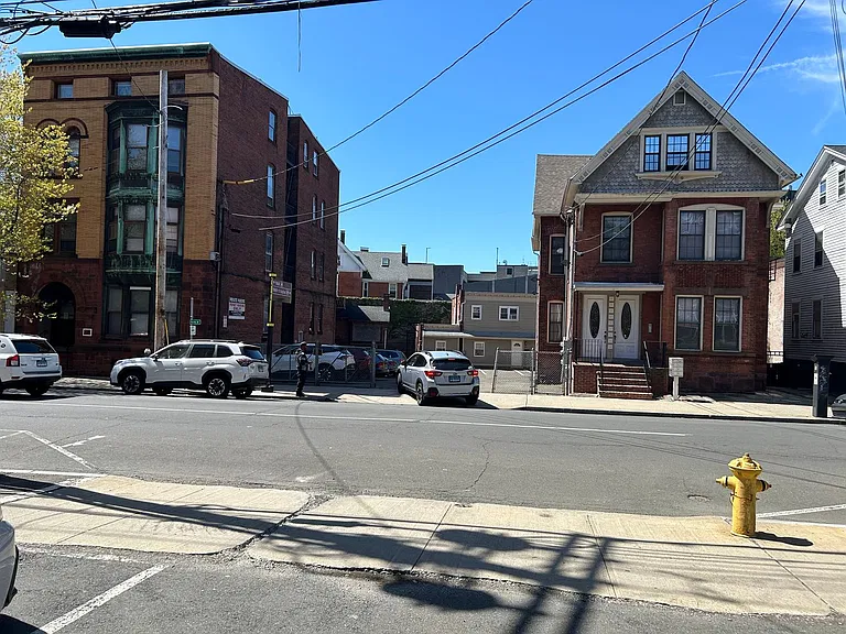 202 Park St — Photo 10