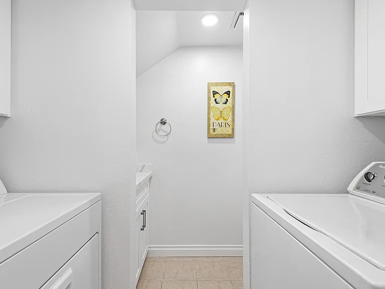 18408 Hatteras St #27 — Photo 18