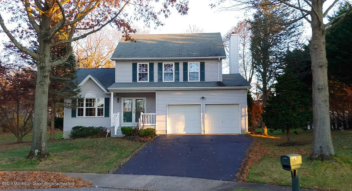 302 Michelle Ct photo 1