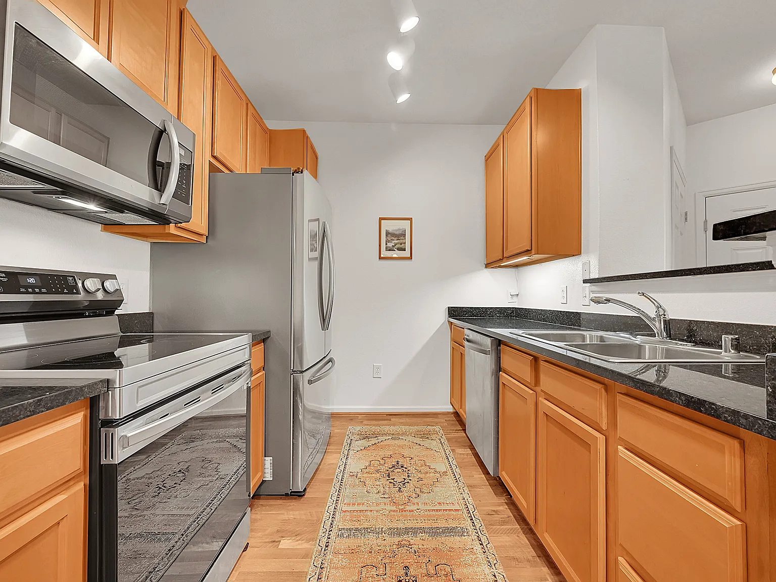 2 bed, 1156 sqft, $2,700 — Photo 3