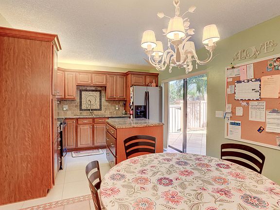 5th image of 2882 SW 11th Place