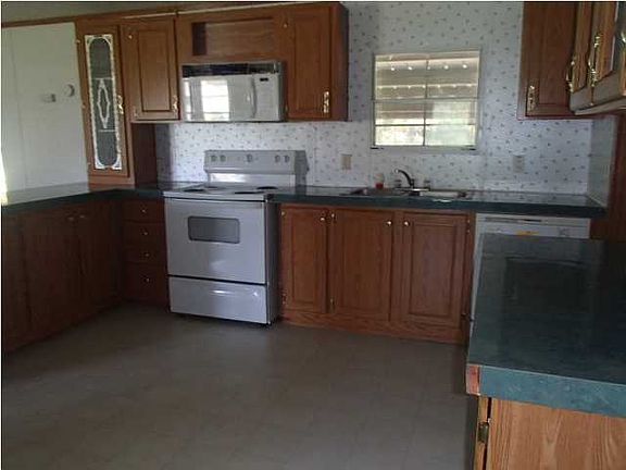 3rd image of 1027 Ann Drive Dr