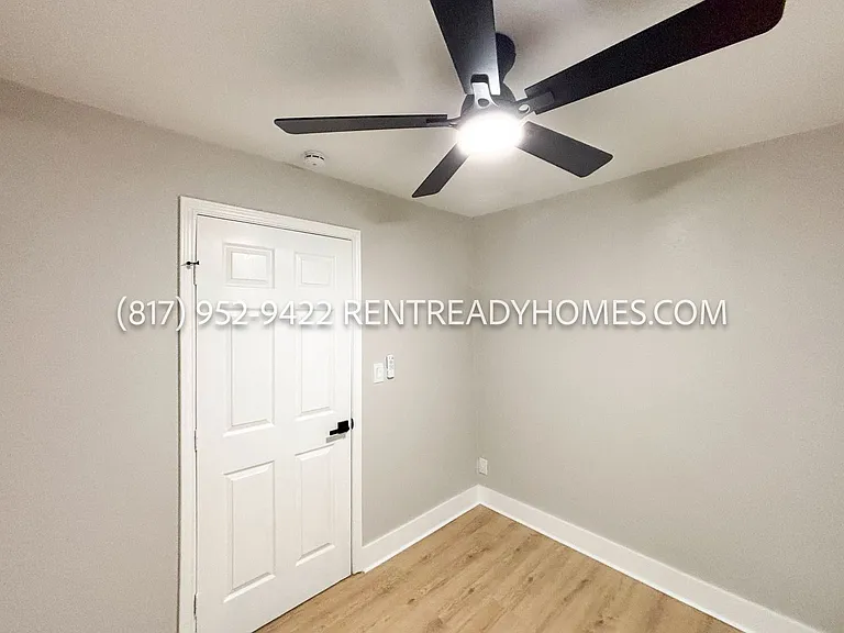 404 Oak St — Photo 16