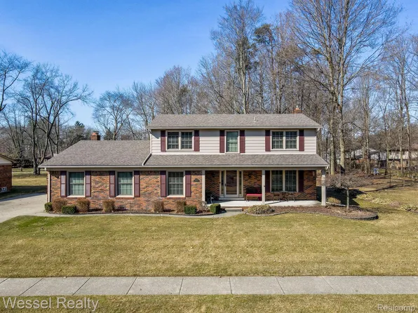 47829 Ben Franklin Dr, Utica, MI 48315