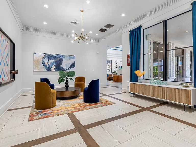 Miramar Park Apartments — Photo 12