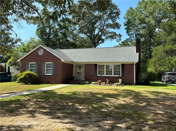 103 W Wesley St, Walhalla, SC 29691
