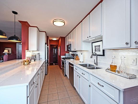4th image of 2324 Madison Rd Unit 1208
