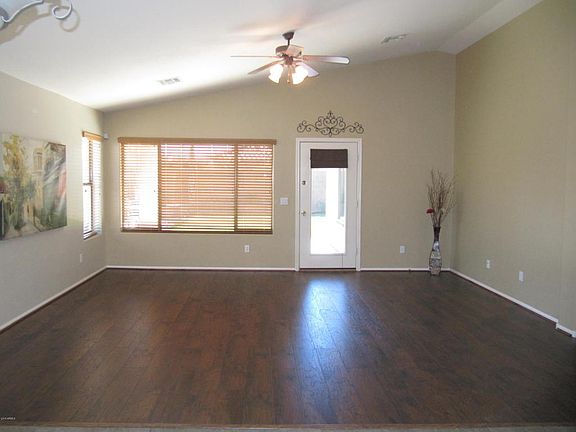 5th image of 761 E Daniella Dr