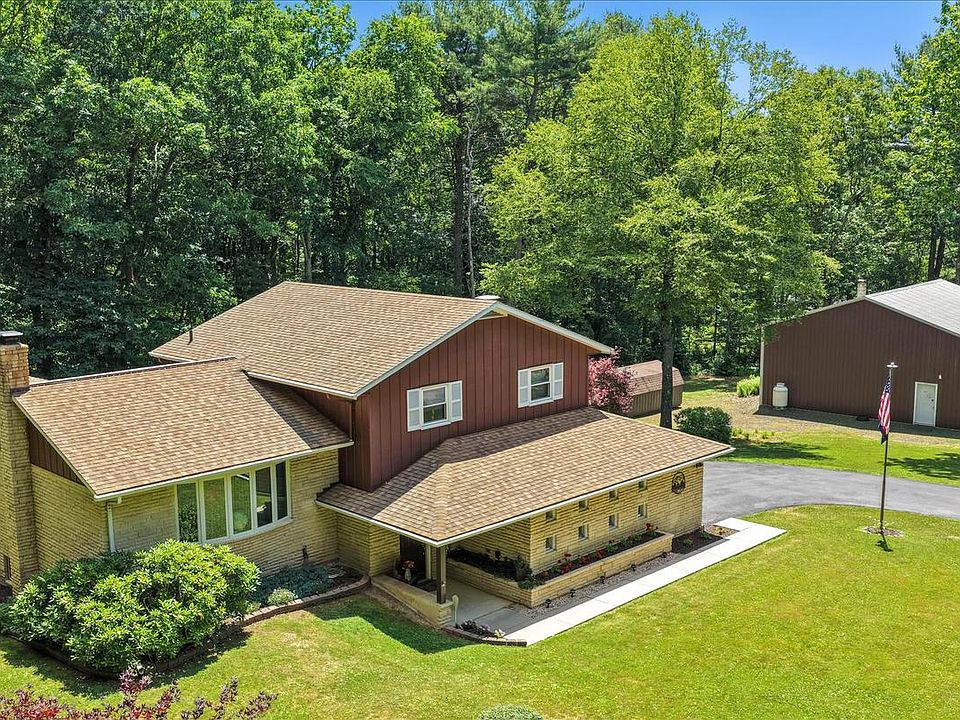 1st image of 28 Pine Heights Dr