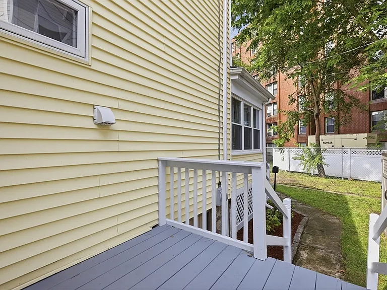 98 Grove St — Photo 27