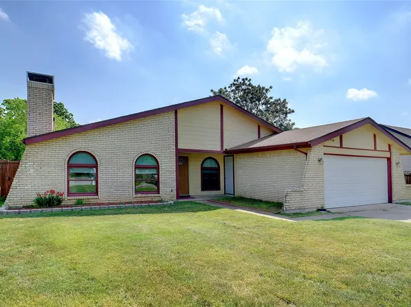 2309 Mesquite Ct W, Bedford, TX 76021