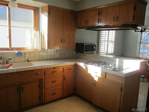 3rd image of 6928 McLennan Ave