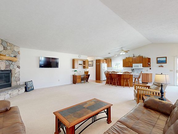 4th image of 1239 Clubhouse Dr