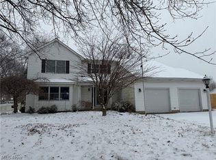 749 Regina Dr, Vermilion, OH 44089