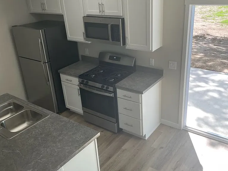 2093 Dowd St — Photo 3